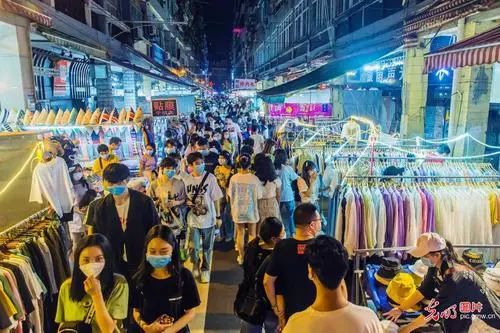 濟(jì)陽西紅市“煙火”重燃 日用品百貨攤位火熱招商，共繪城市活力新畫卷